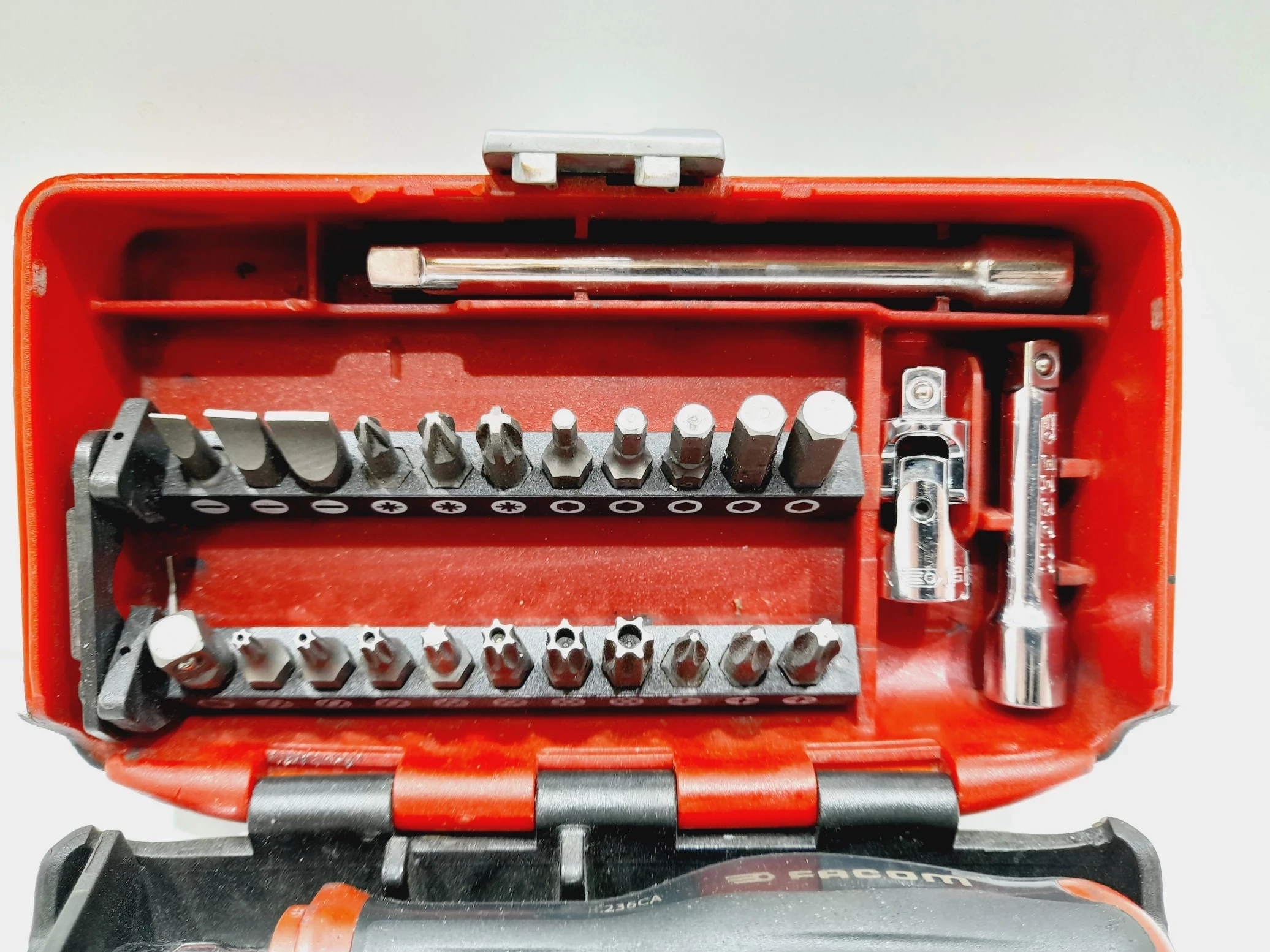 zestaw-nasadek-14-bitow-z-grzechotka-facom-stan-11323-2