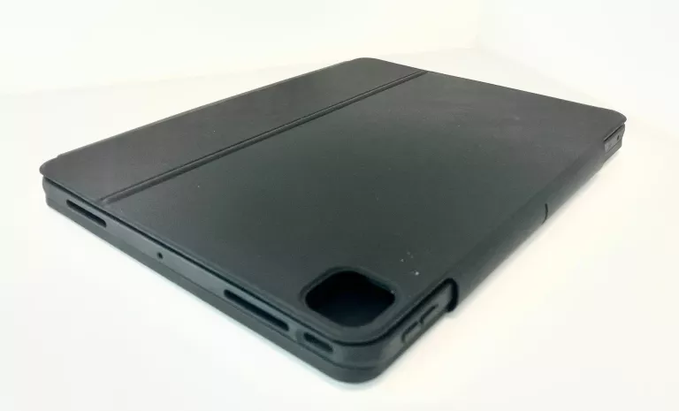 etui-z-klawiatura-esr-ipad-pro-13-cali-m4-laptop-model-6b023-qwertz-stan-11323-2