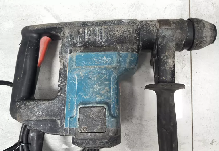 mlot-udarowy-makita-hr3000c-typ-uchwytu-128474-1