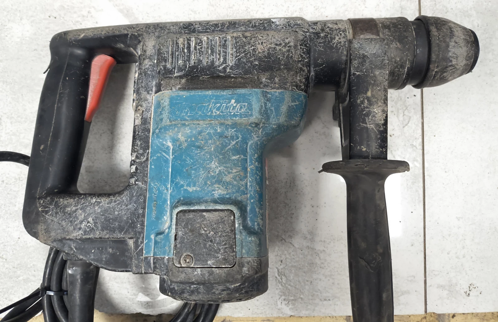 mlot-udarowy-makita-hr3000c-energia-udaru-530