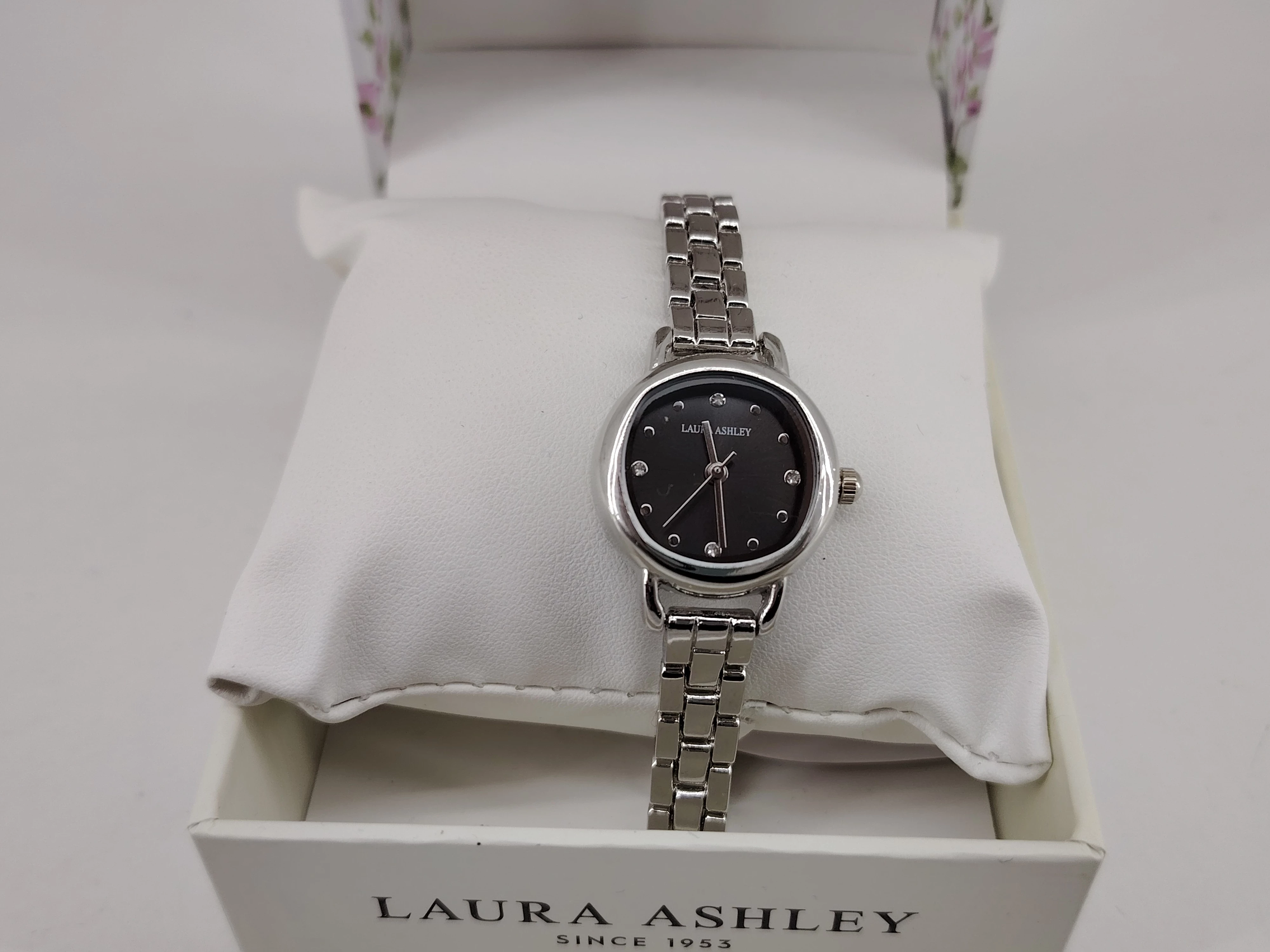 piekny-damski-zegarek-laura-ashley-na-bransolecie-stan-11323-2