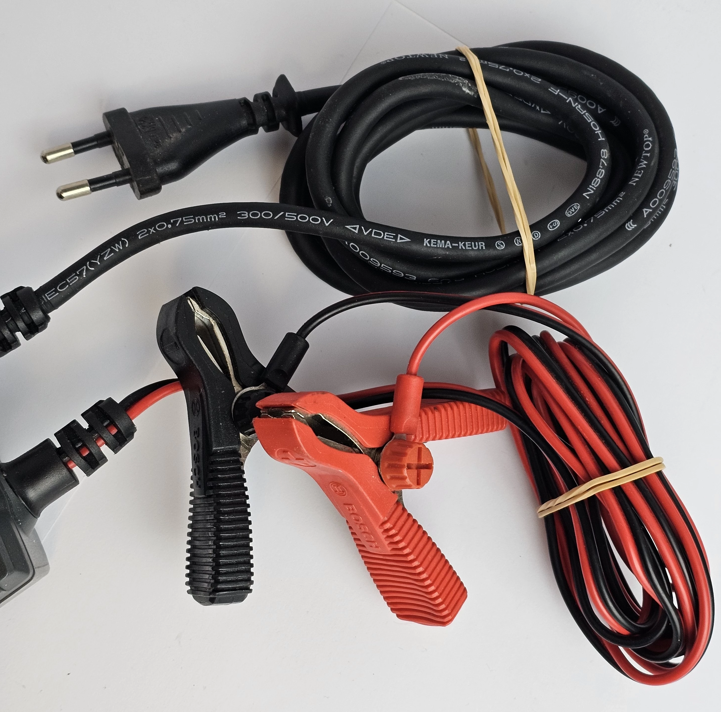 prostownik-bosch-c3-pudelko-model-c3