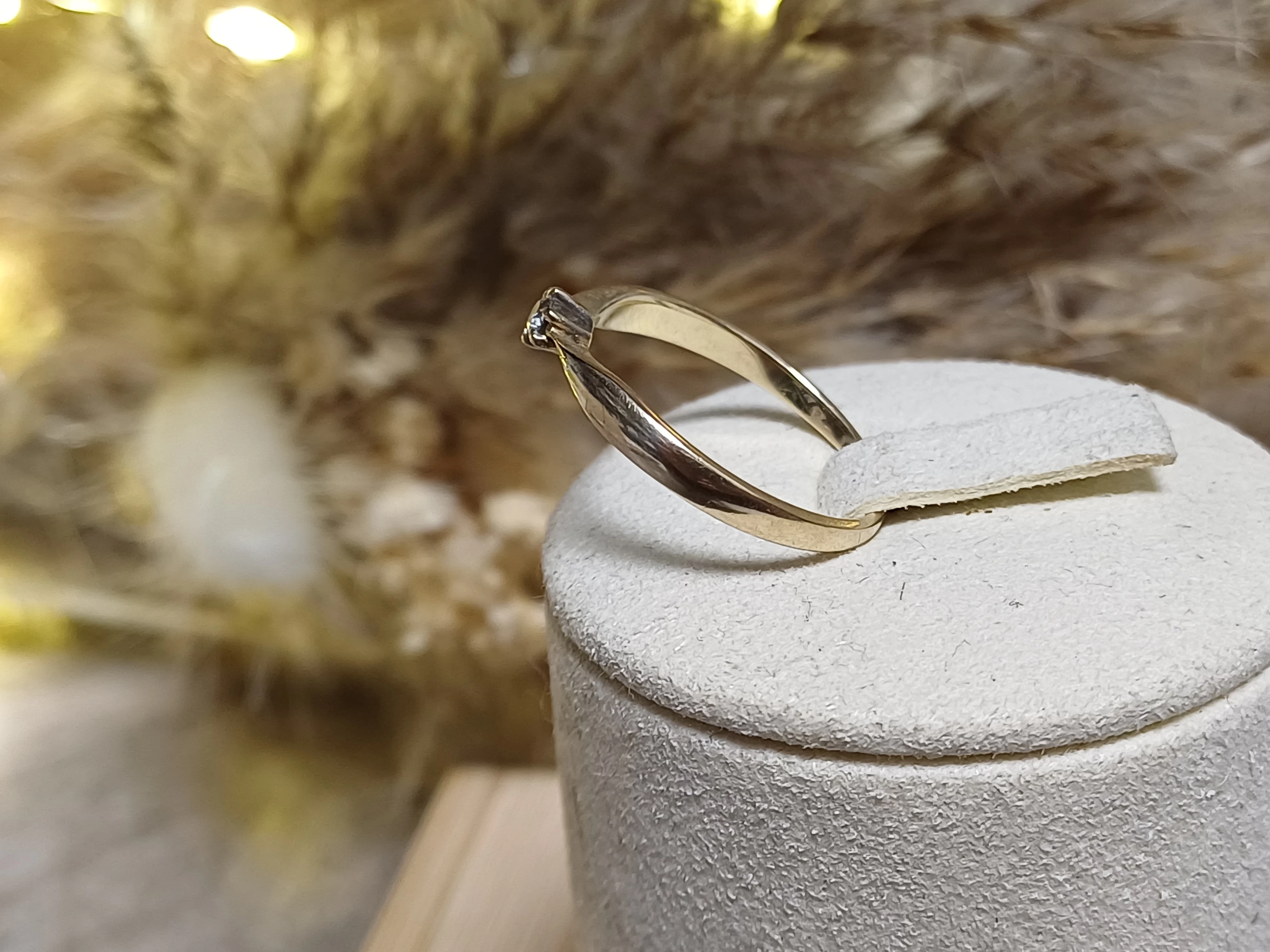 zloty-pierscionek-z-brylantem-proba-585-172g-r-14-waga-172