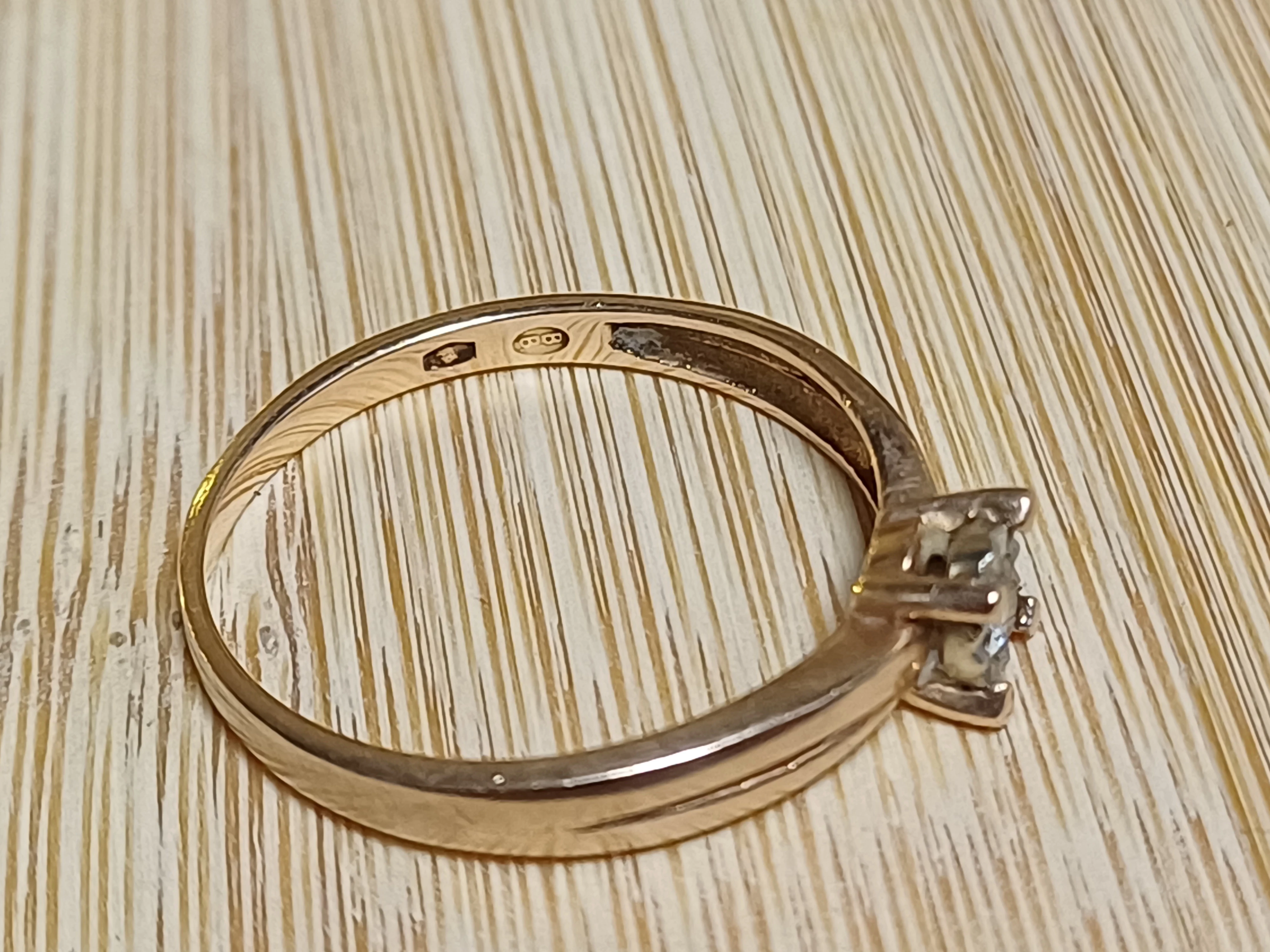 zloty-pierscionek-z-brylantem-p585-222g-r17-material-15835-2