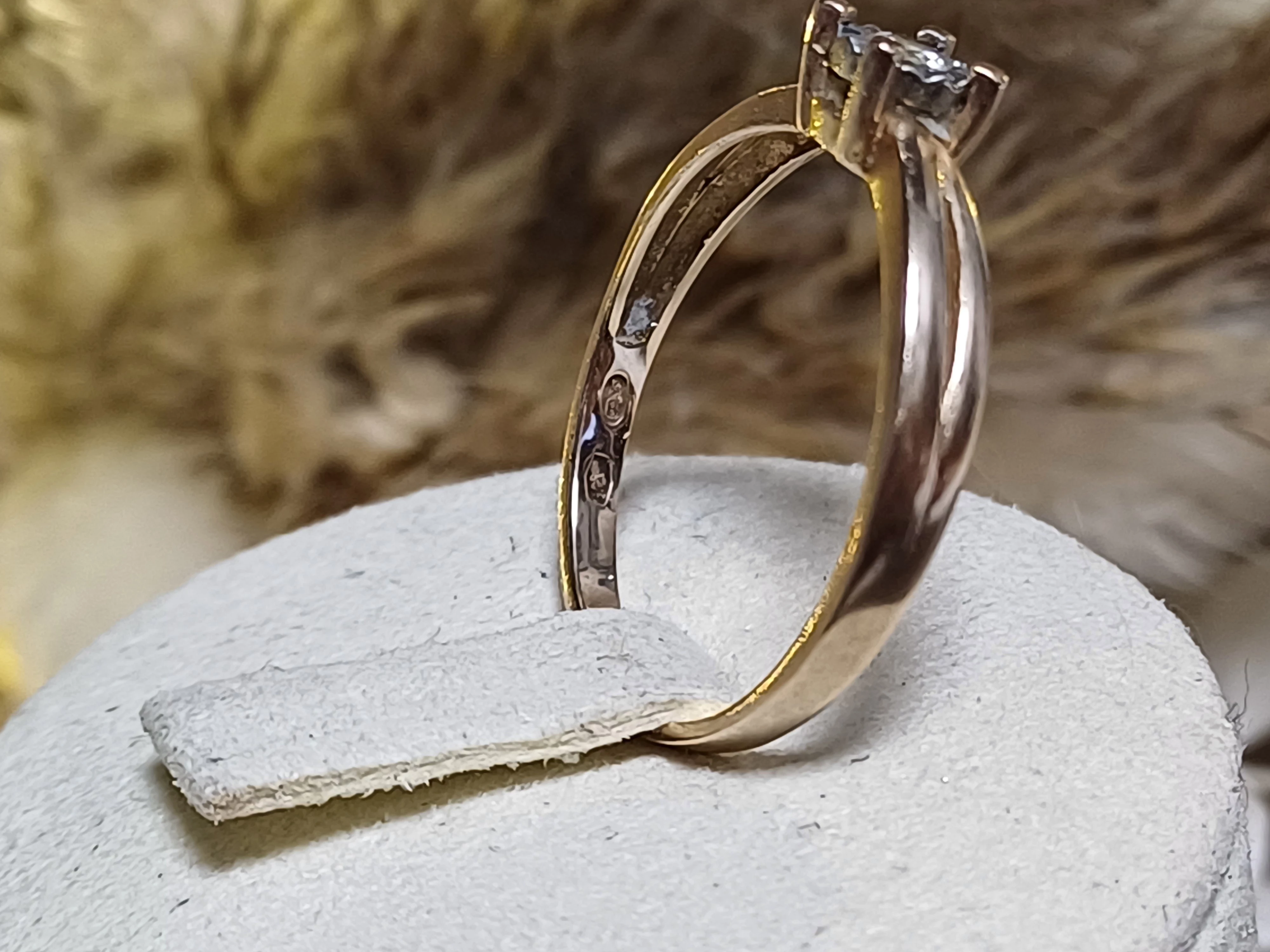 zloty-pierscionek-z-brylantem-p585-222g-r17-ean-gtin-123132333