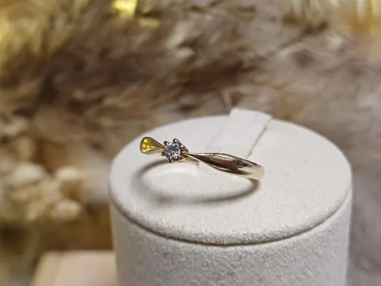 zloty-pierscionek-z-brylantem-proba-585-172g-r-14-kolor-249512-1647429