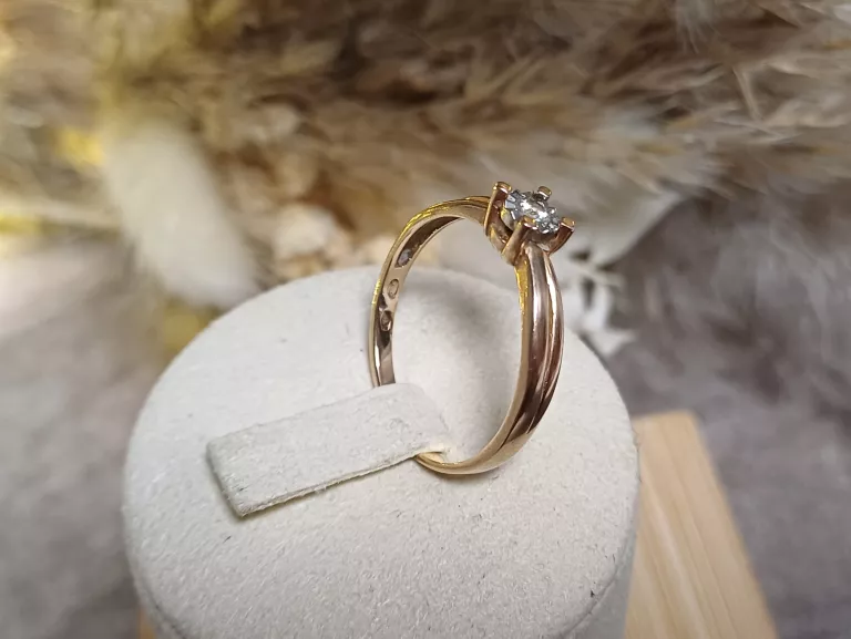 zloty-pierscionek-z-brylantem-p585-222g-r17-stan-11323-2