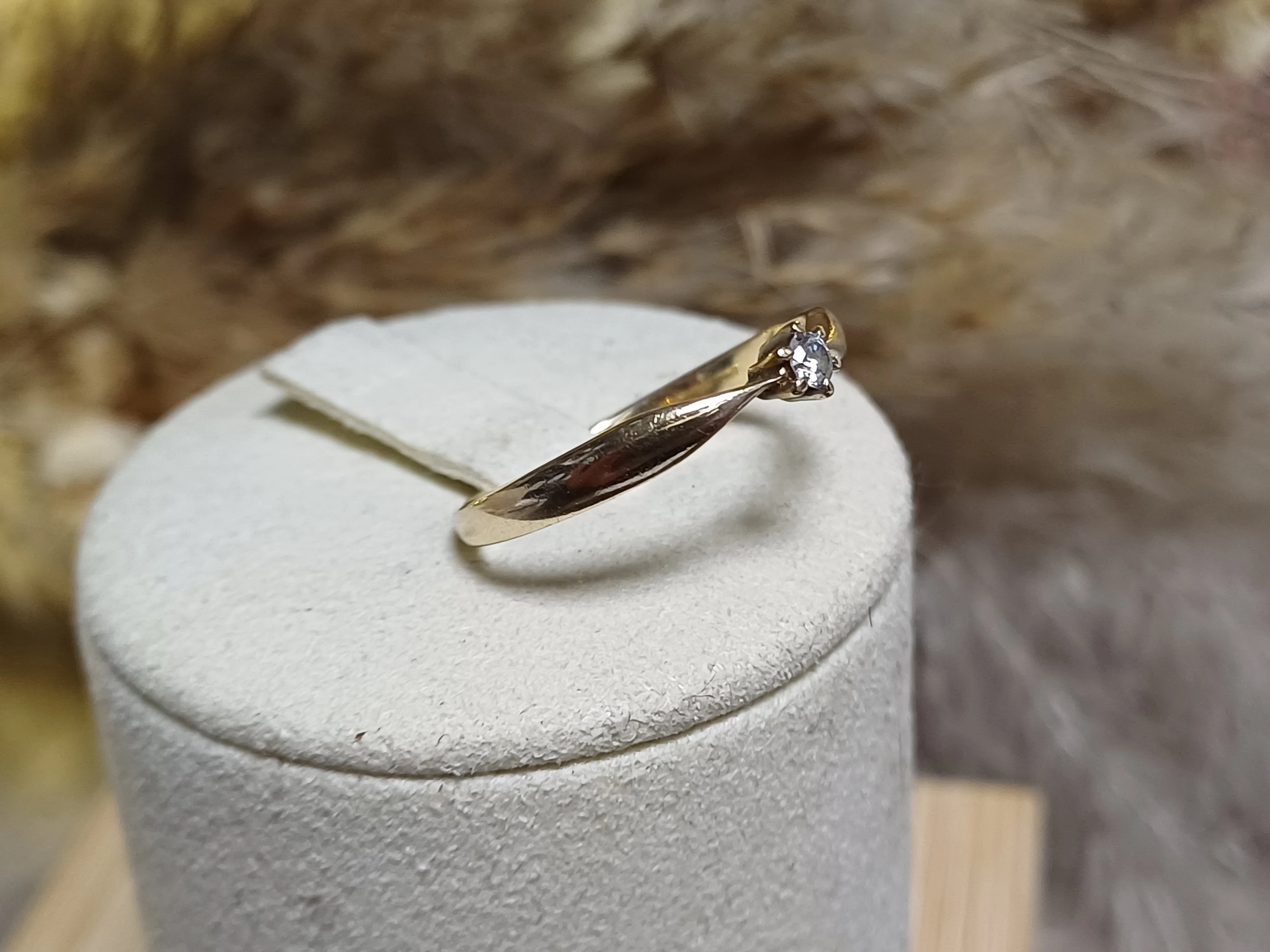 zloty-pierscionek-z-brylantem-proba-585-172g-r-14-marka-248811-958954