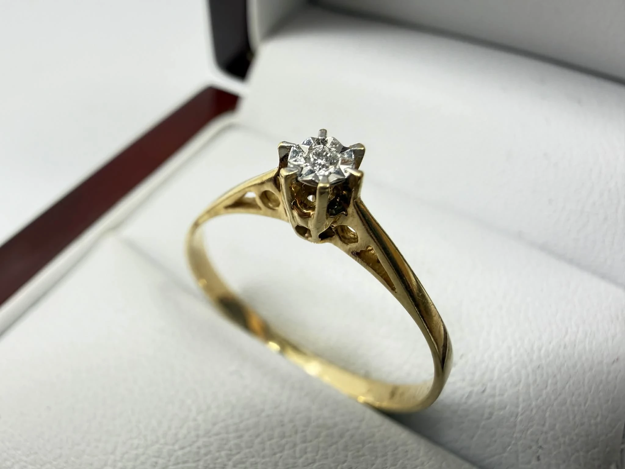 wyrob-jubilerski-uzywany-pierscionek-z-diamentem-targowa-41-warszawa