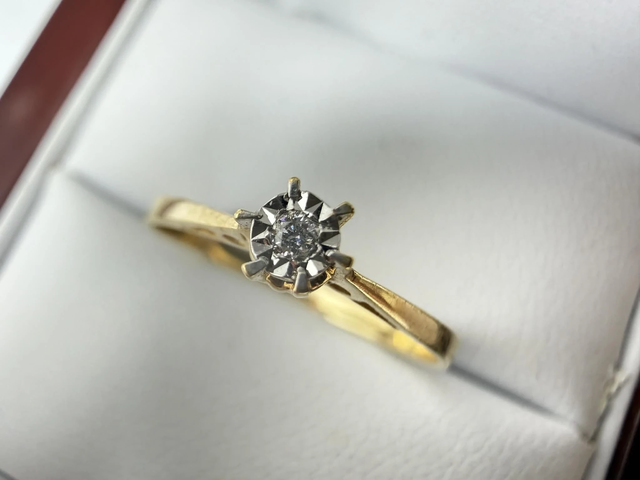 wyrob-jubilerski-uzywany-pierscionek-z-diamentem-kamien-17088-8388608