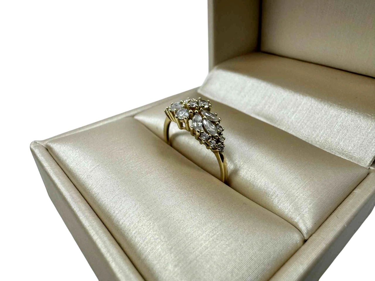 zloty-majestatyczny-pierscionek-wysadzany-cyrkoniami-pr-333-w-166g-r17-material-15835-2