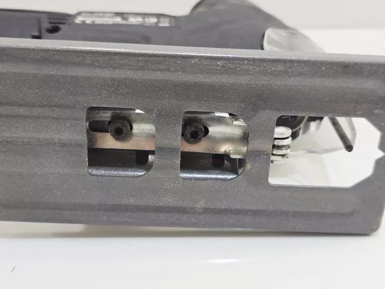 wyrzynarka-ferm-zasilanie-akumulatorowe-glebokosc-ciecia-w-drewnie-5500