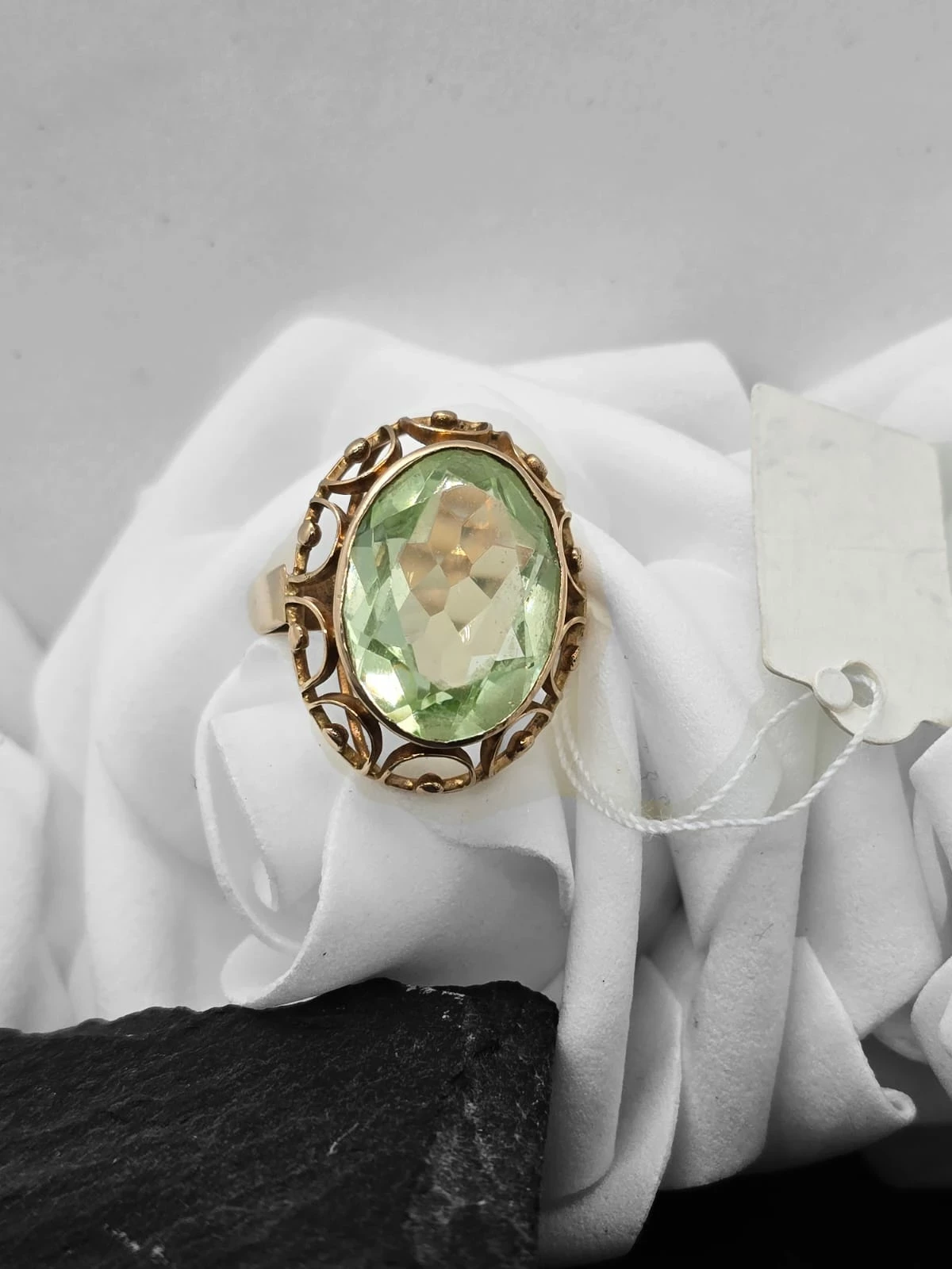 zloty-pierscionek-z-zielonym-kamieniem-585-697-material-15835-2