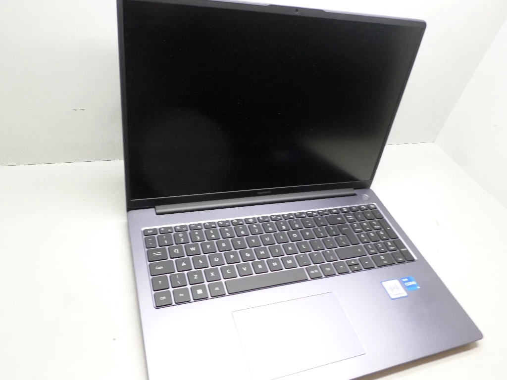 laptop-huawei-matebook-d16-16gb-512-i5-plocka-12-sierpc