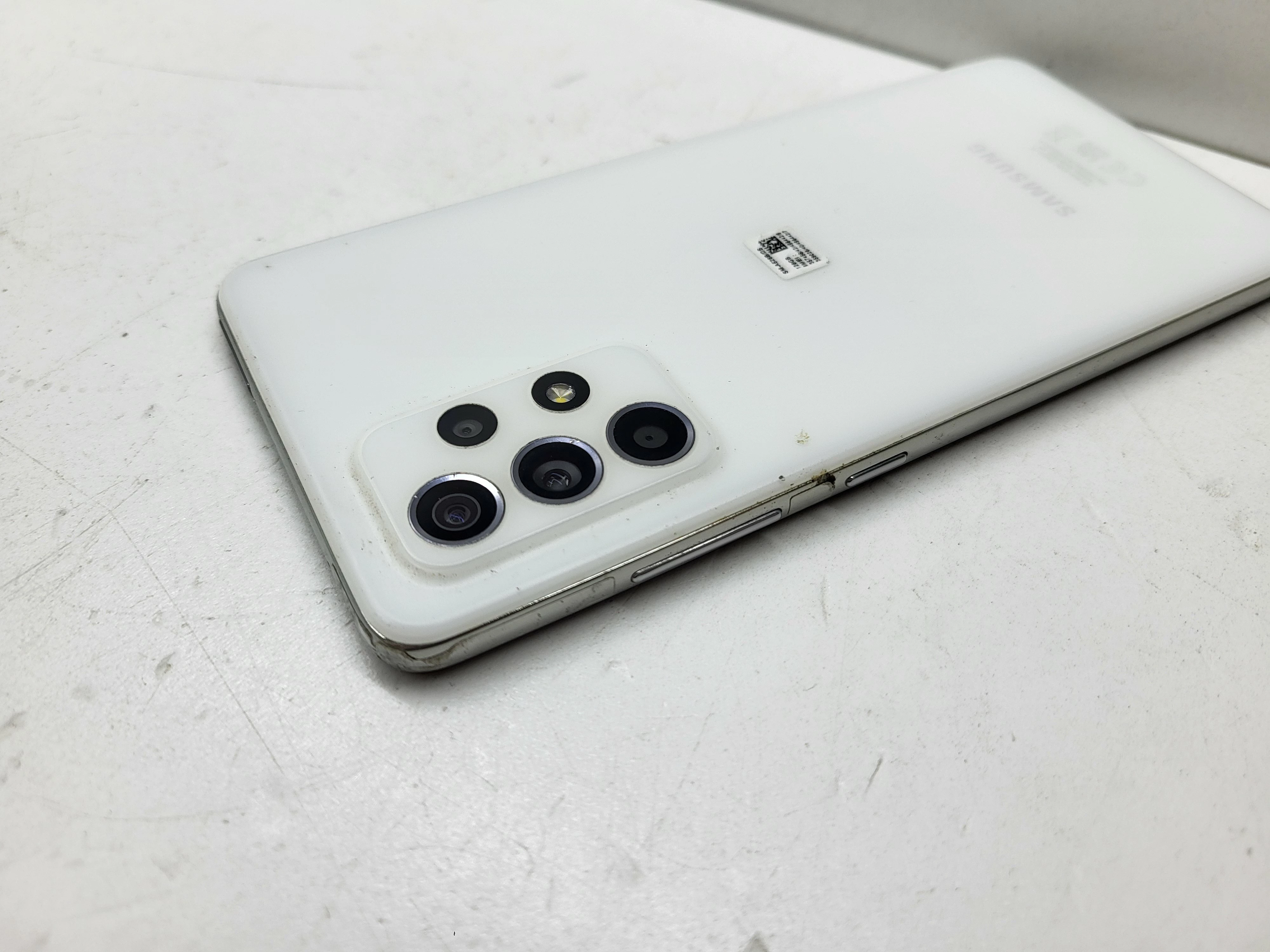 telefon-samsung-galaxy-a52s-pekniety-przekatna-ekranu-650