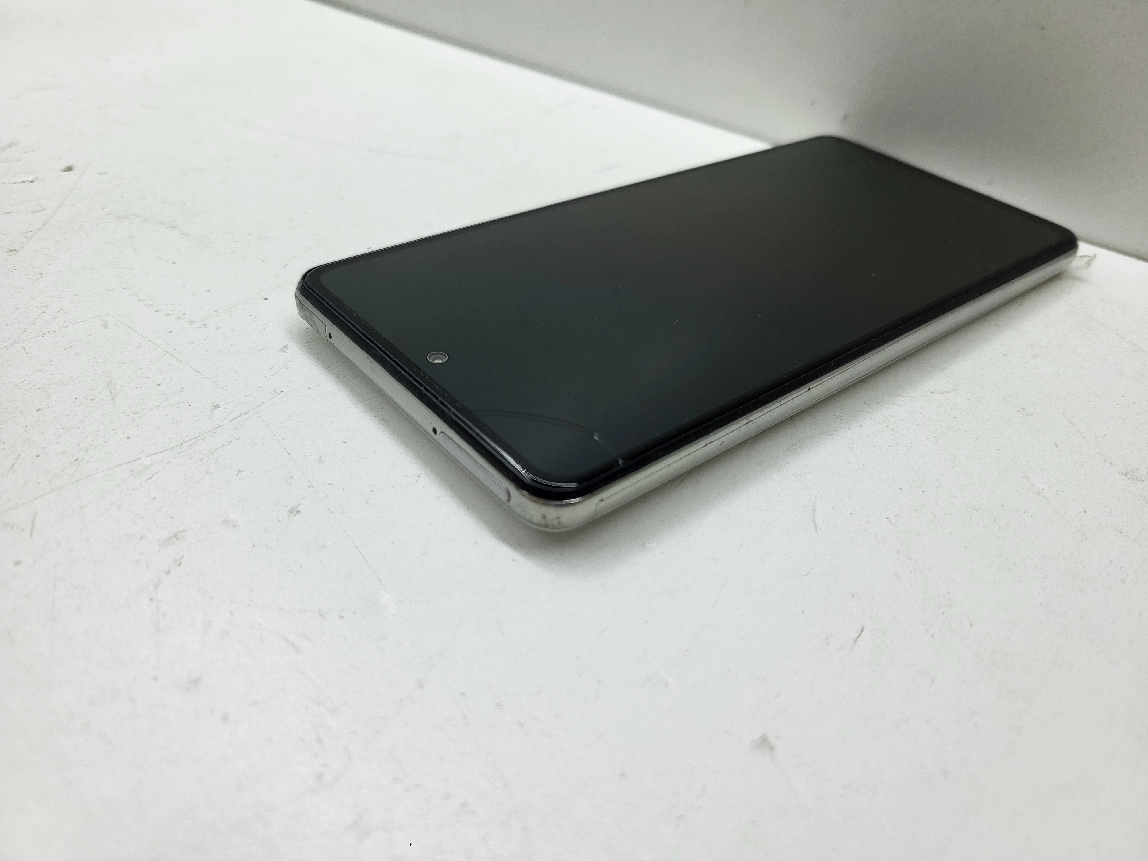 telefon-samsung-galaxy-a52s-pekniety-kod-producenta-sm-a525fzwgeub