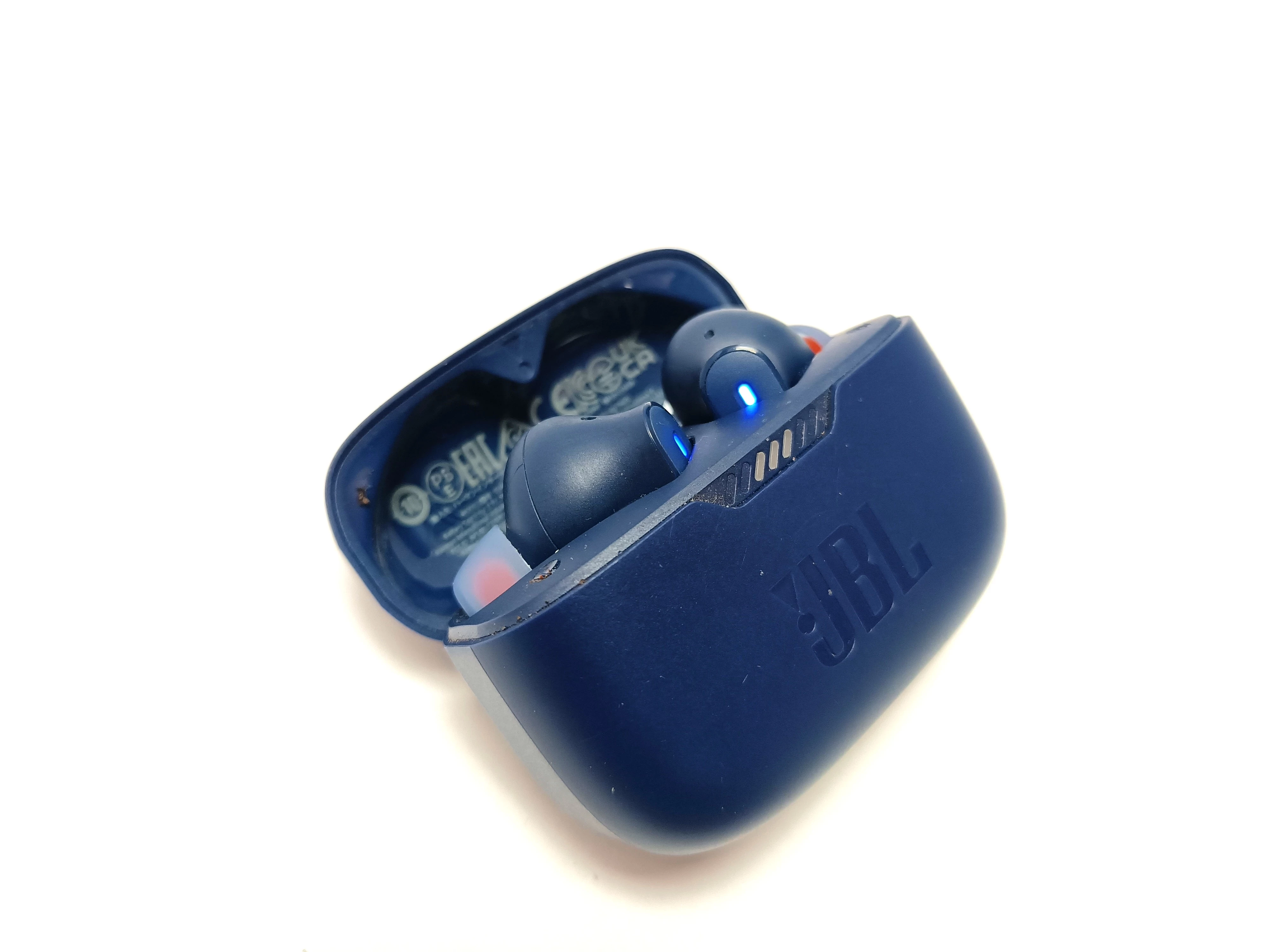 sluchawki-jbl-tune230nc-stan-11323-2