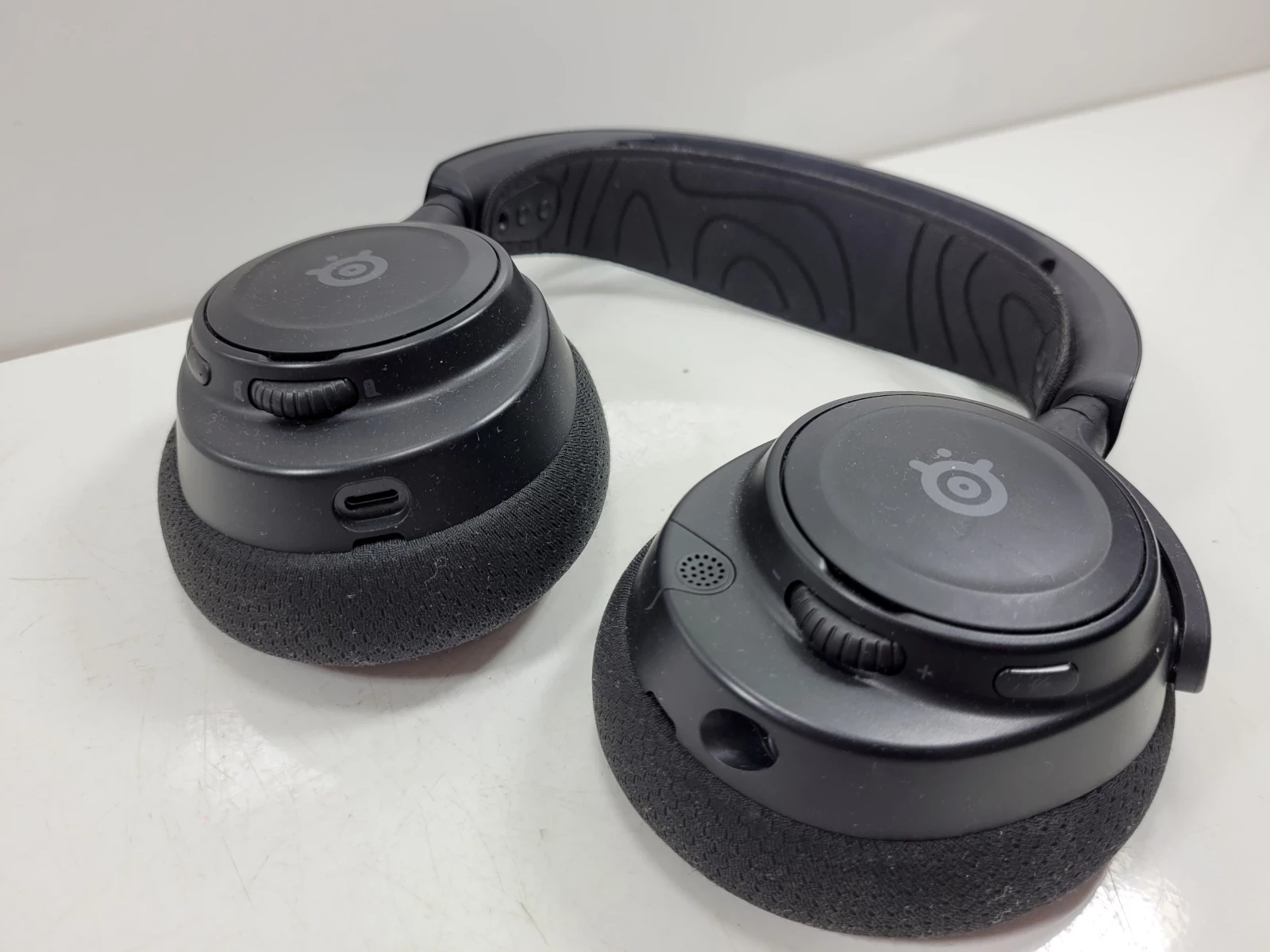 bezprzewodowe-sluchawki-steelseries-arctis-nova-7-black-model-arctis-nova-7-gen-2