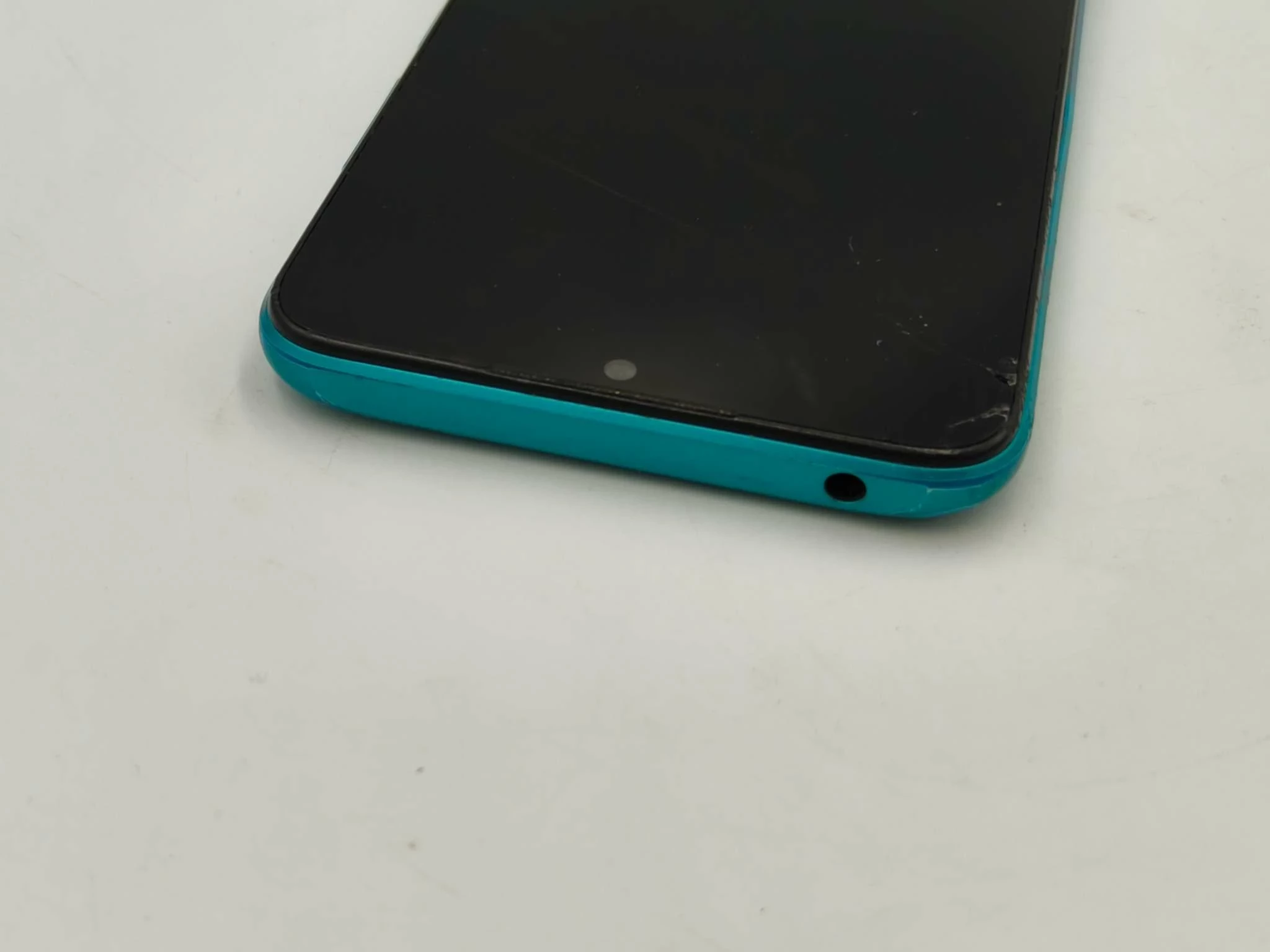 telefon-xiaomi-redmi-9a-232gb-zbity-ekran-i-szklo-aparatu-pojemnosc-akumulatora-5000