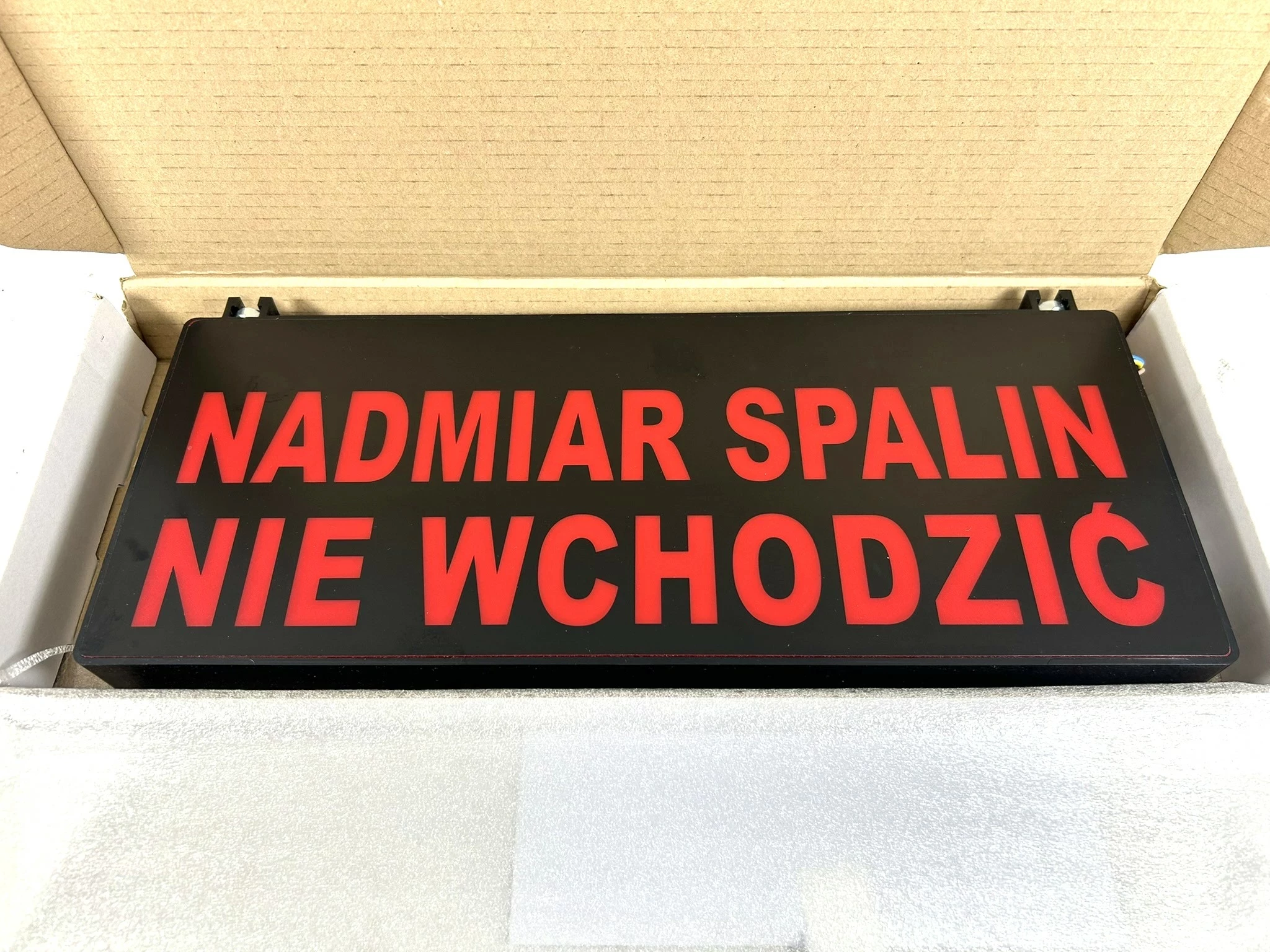 tablica-ostrzegawcza-nadmiar-spalin-nie-wchodzic-12230v-olszewskiego-73-wroclaw