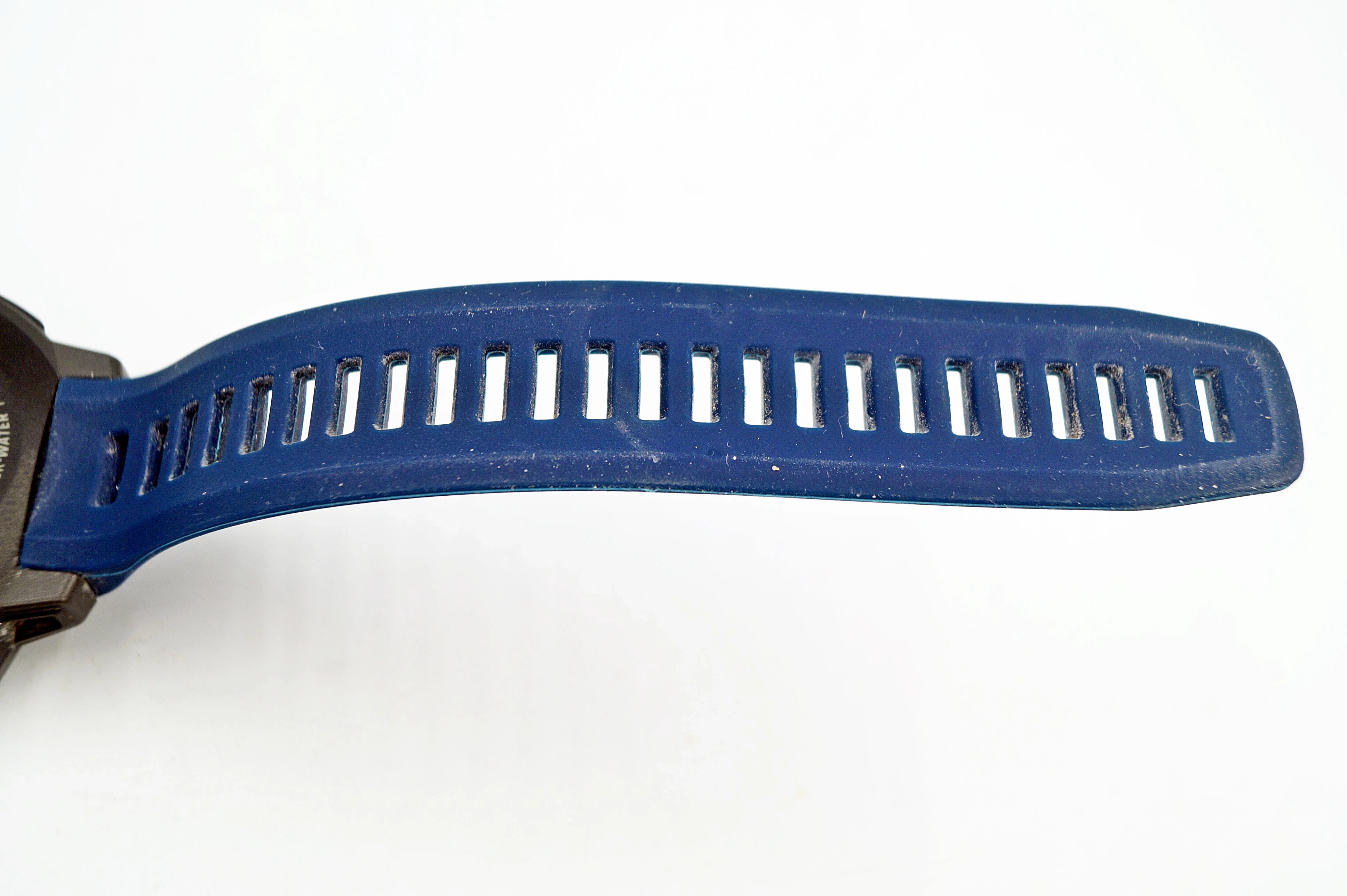 smartwatch-garmin-instinct-solar-niebieski-grubosc-koperty-1530