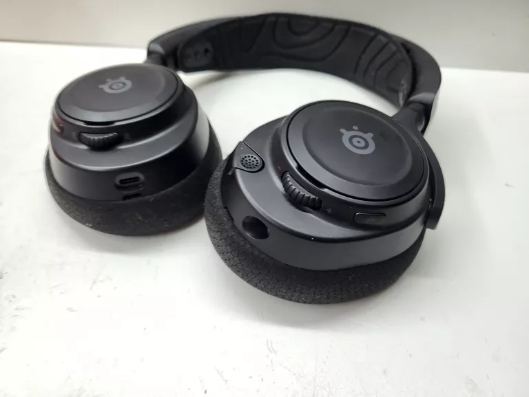 sluchawki-steelseries-arctis-nova-7-komplet-model-arctis-nova-7