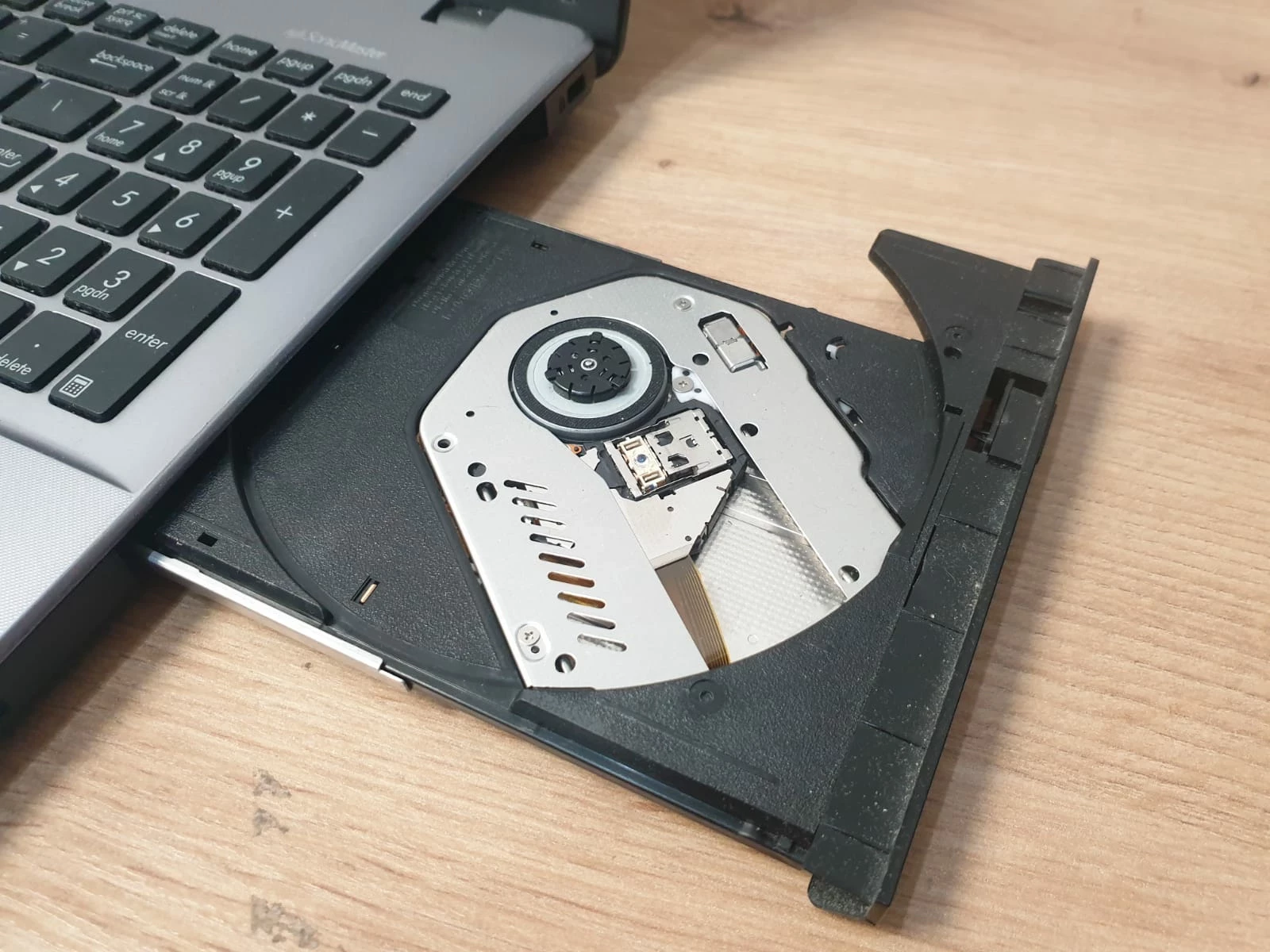 laptop-asus-r510l-x550lc-intel-i5-4gb-ram-win-8-uklad-klawiatury-249838-1769451