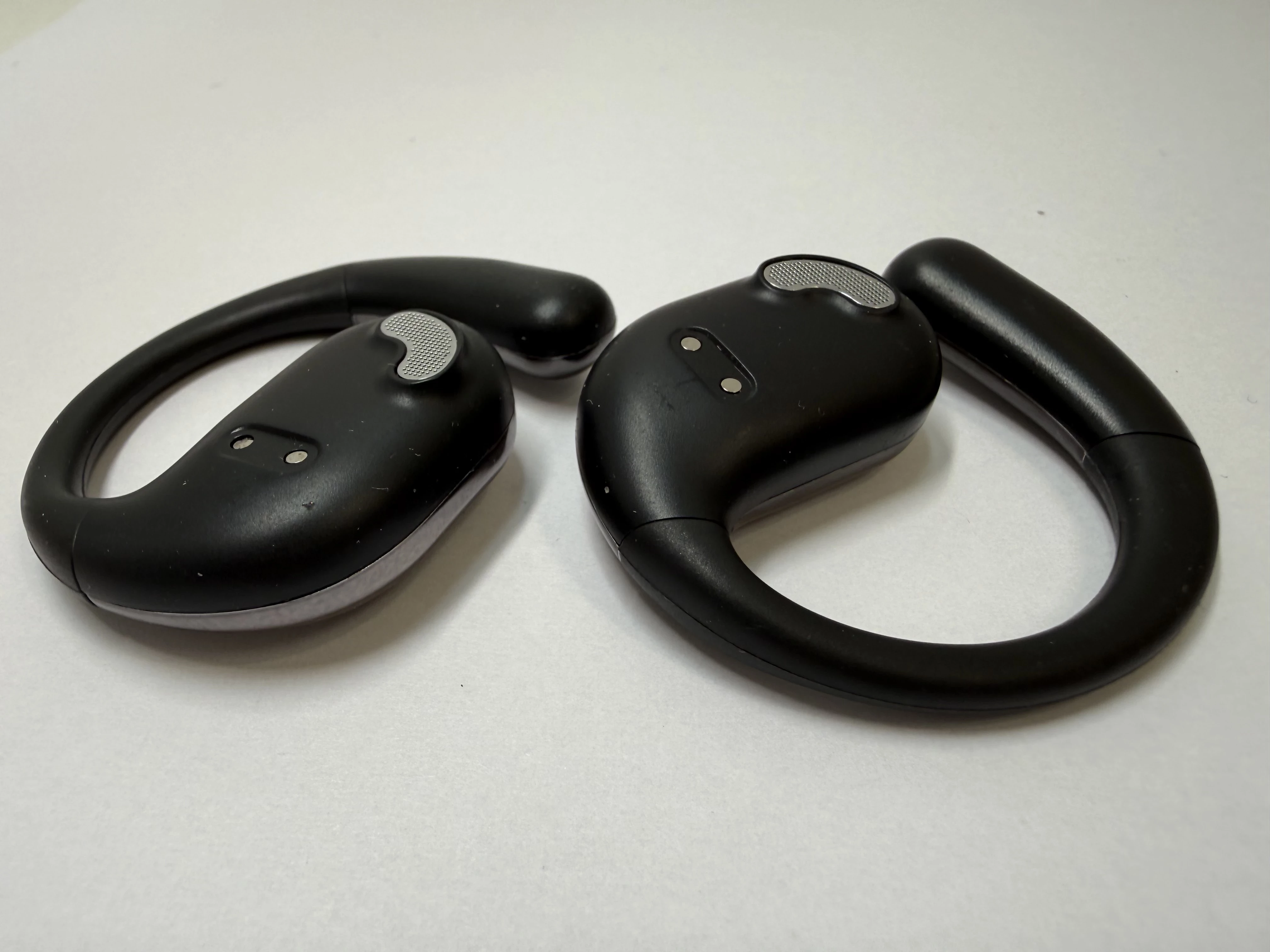 sluchawki-bezprzewodowe-zauszne-transmisja-sygnalu-203713-217785