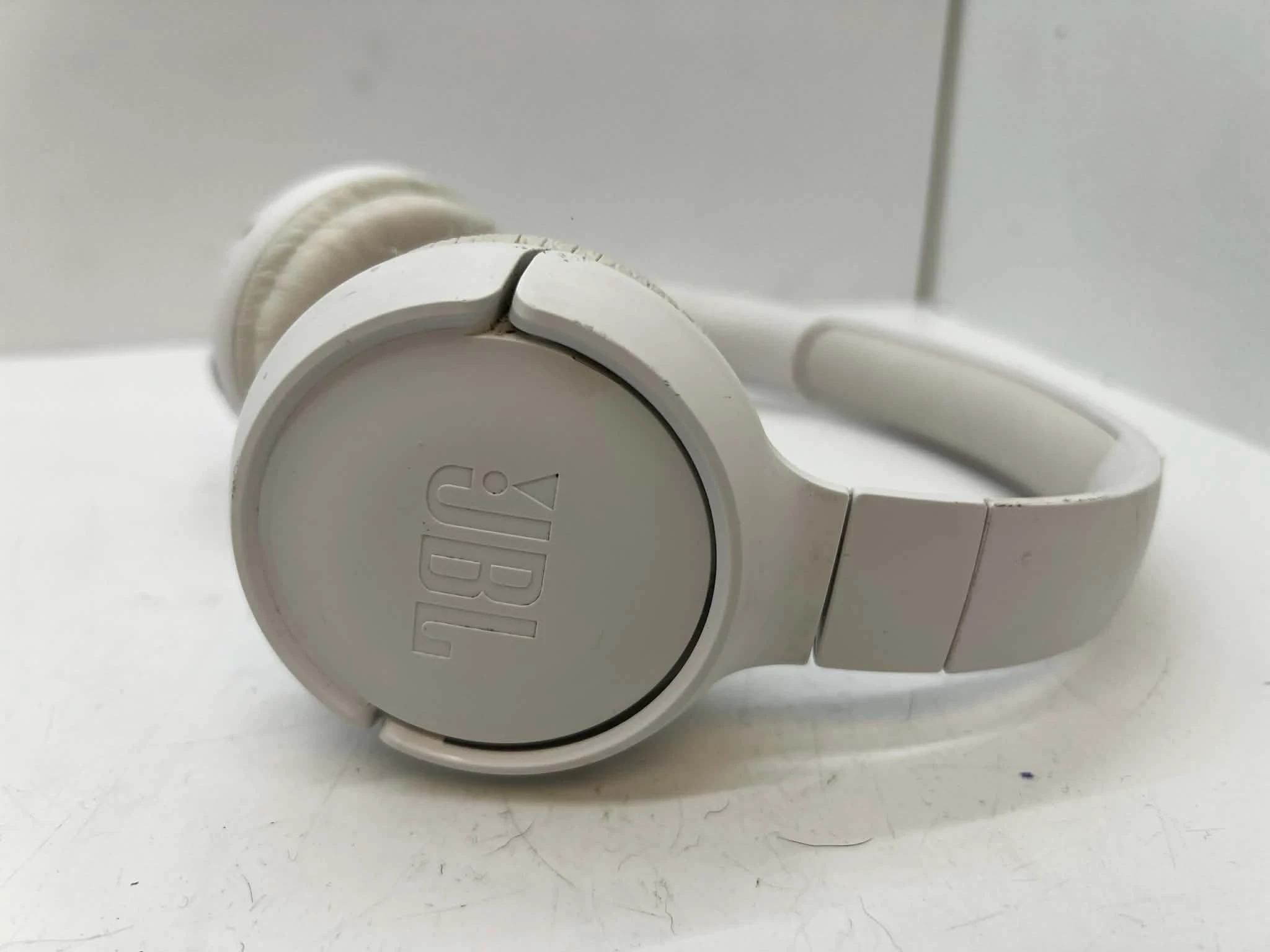 sluchawki-nauszne-bt-jbl-520bt-biale-kolor-dominujacy-129357-3