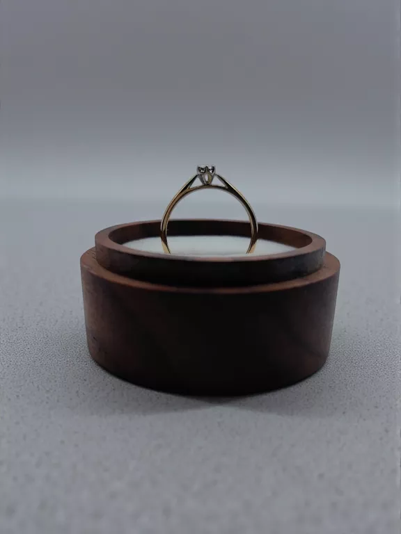 zloty-pierscionek-zareczynowy-z-brylantem-130g-585-r13-stan-11323-2