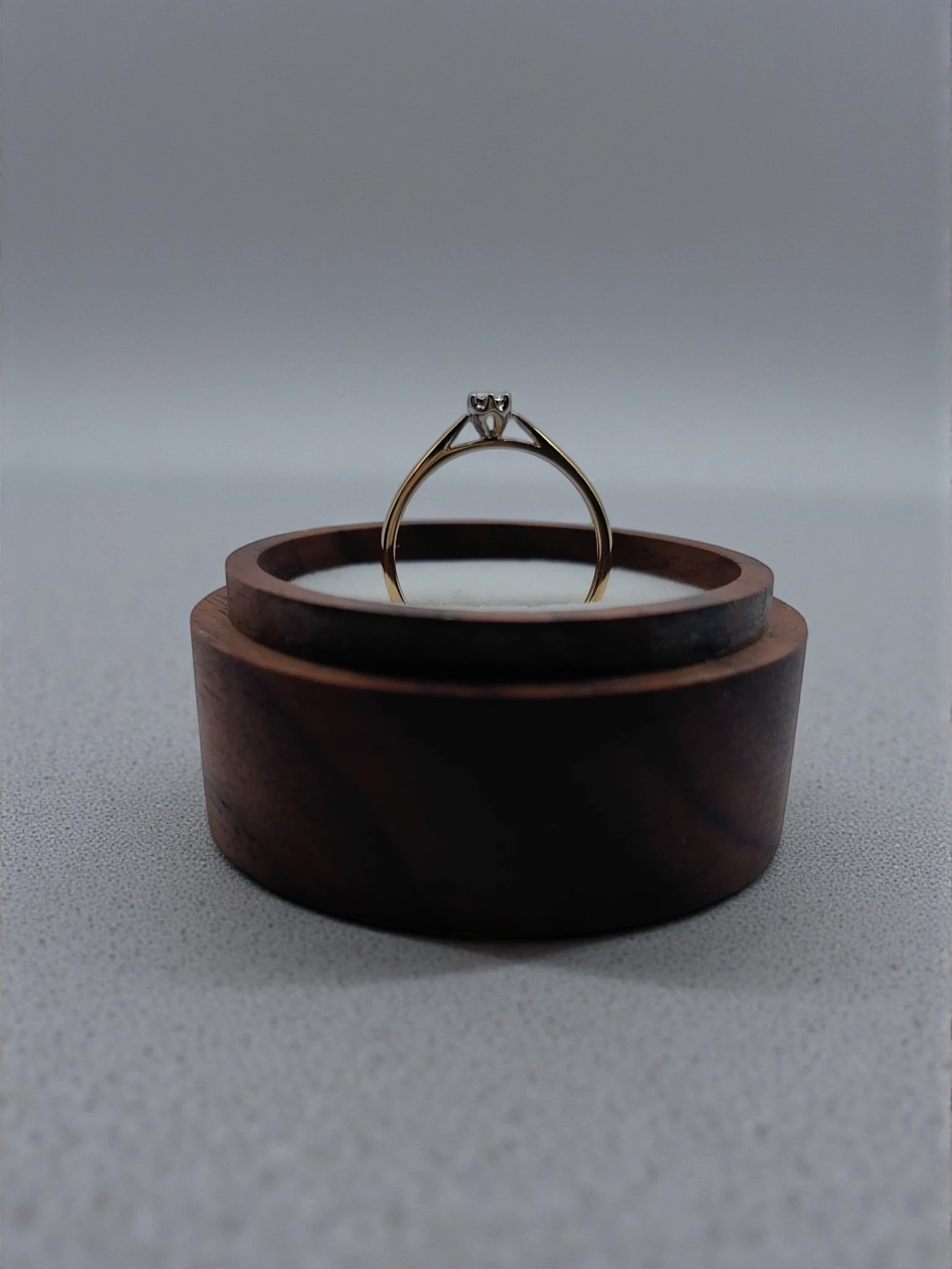 zloty-pierscionek-zareczynowy-z-brylantem-130g-585-r13-stan-11323-2