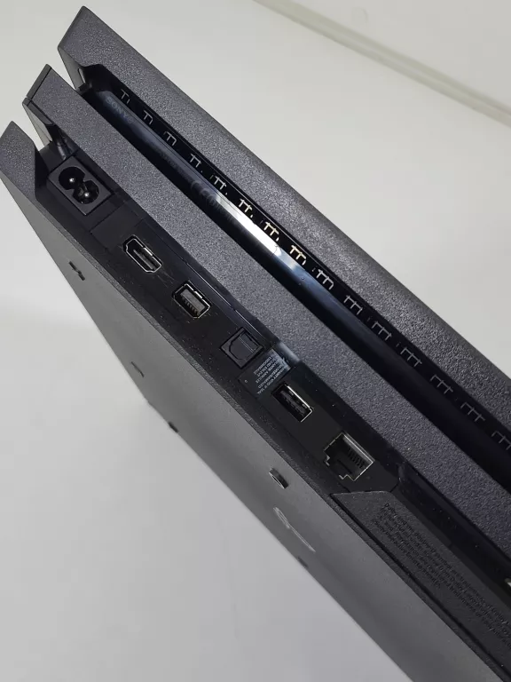 konsola-sony-ps4-pro-cuh-7216b-kod-producenta-cuh-7016b
