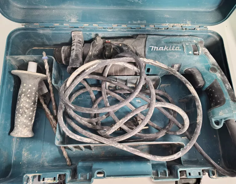 MŁOTOWIERTARKA MAKITA HR2470 WALIZKA