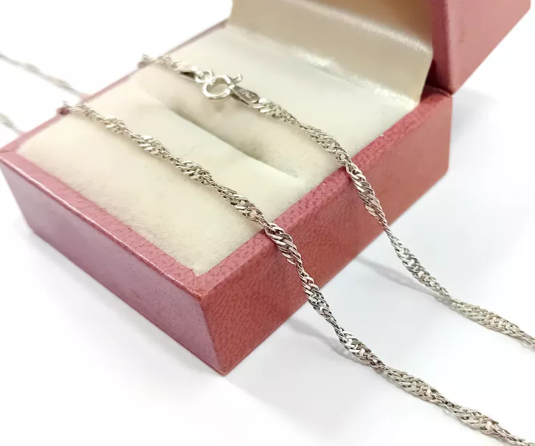 POŁYSKUJĄCY SREBRNY ŁAŃCUSZEK PR.925