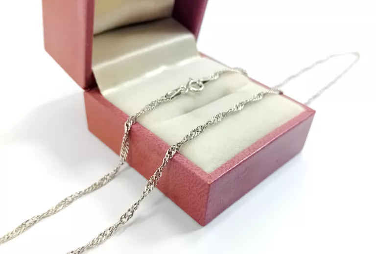 POŁYSKUJĄCY SREBRNY ŁAŃCUSZEK PR.925