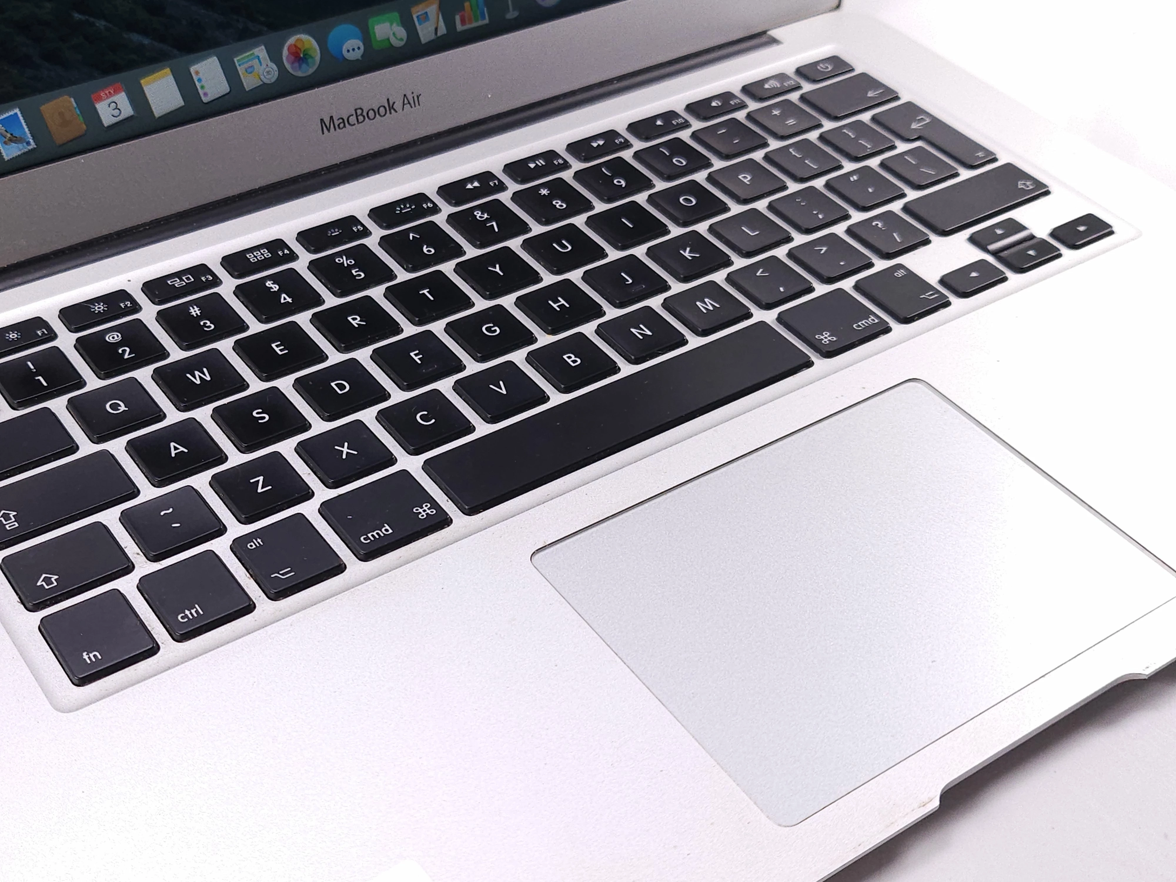 laptop-apple-macbook-air-a1466-2015-intel-i54gb-ramintelhd6000128gb-ssd-ean-gtin-019485458503