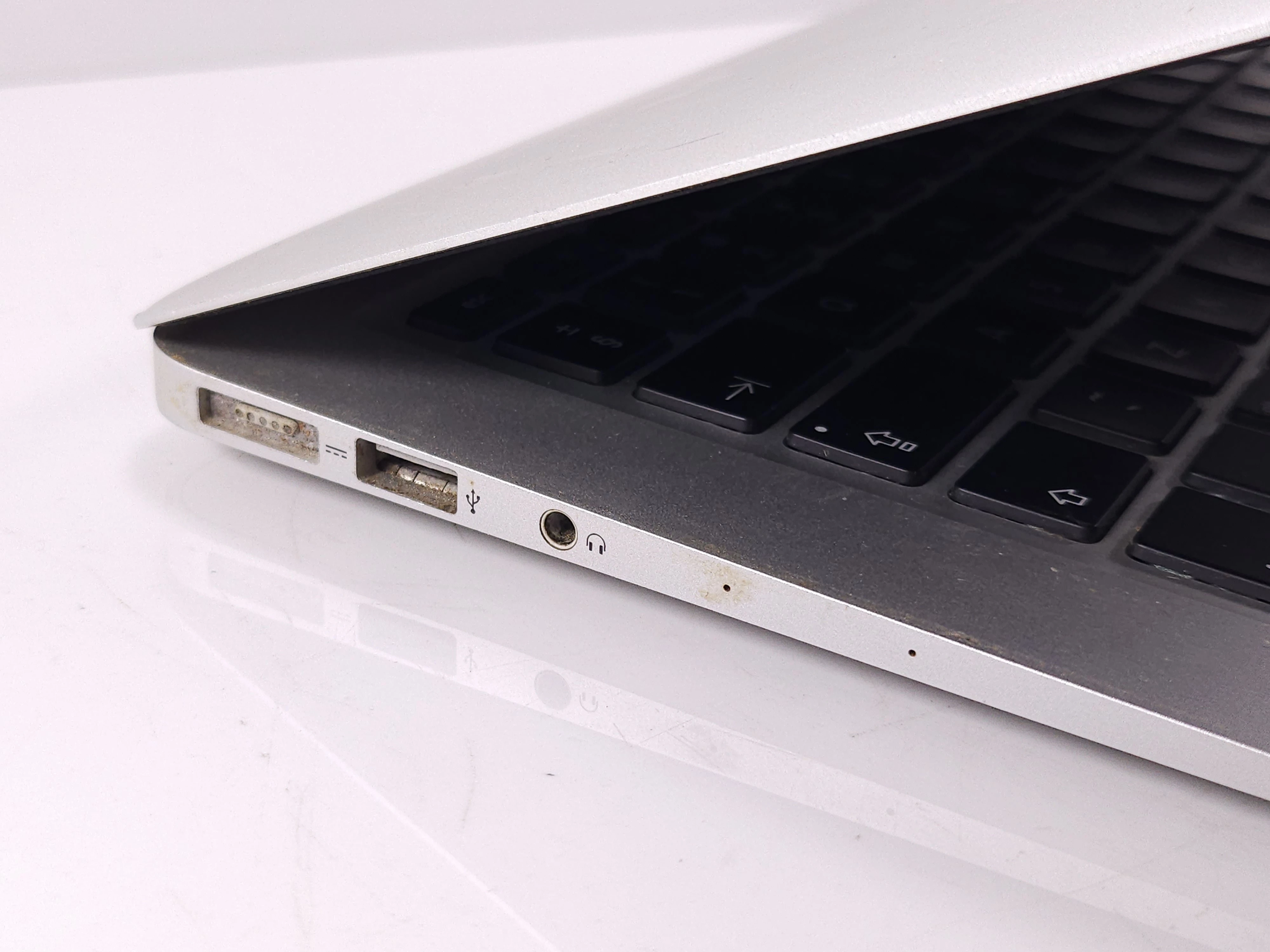 laptop-apple-macbook-air-a1466-2015-intel-i54gb-ramintelhd6000128gb-ssd-kod-producenta-bx176