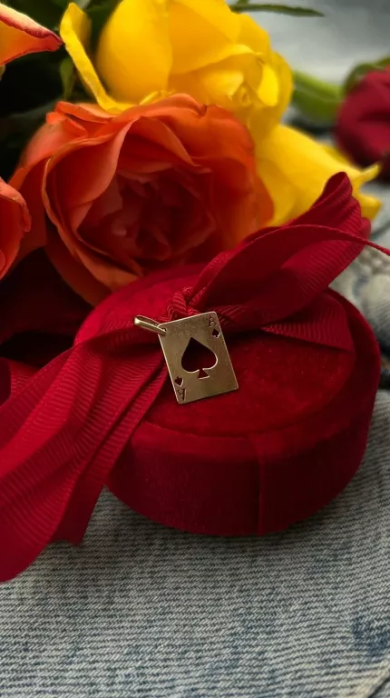 ŚLICZNA SUBTELNA  ZŁOTA ZAWIESZKA KARTA AS  P.333/0,68G