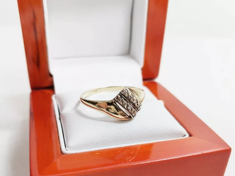 ZŁOTY PIERŚCIONEK 333, 8K, 2,18G, 23R