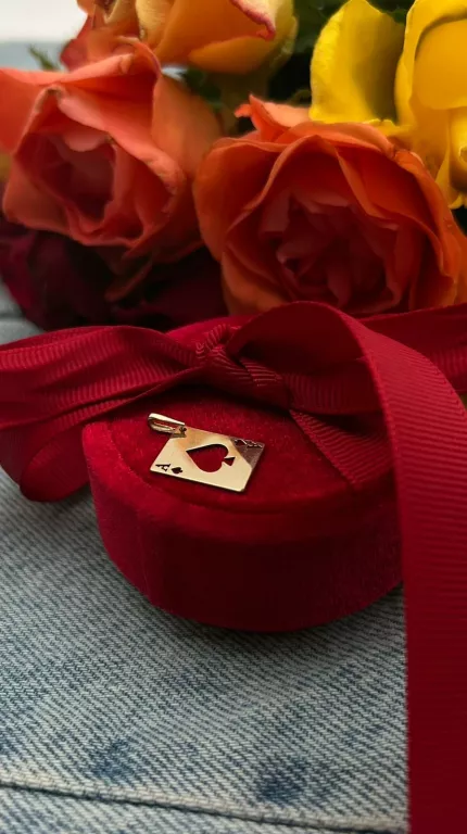 ŚLICZNA SUBTELNA  ZŁOTA ZAWIESZKA KARTA AS  P.333/0,68G