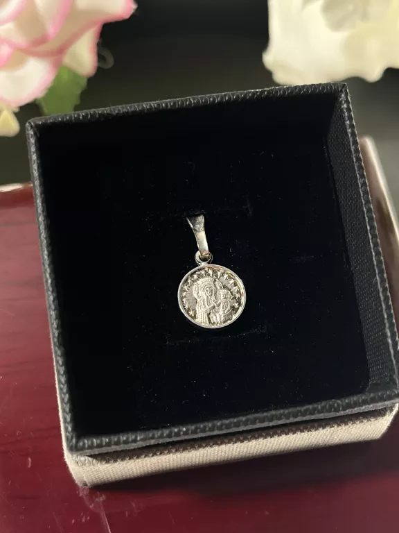 SREBRNY MEDALIK P.925 1,42G