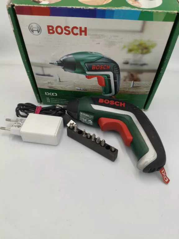WKRETKA BOSCH IXO 3  606 JA8 001, ZESTAW