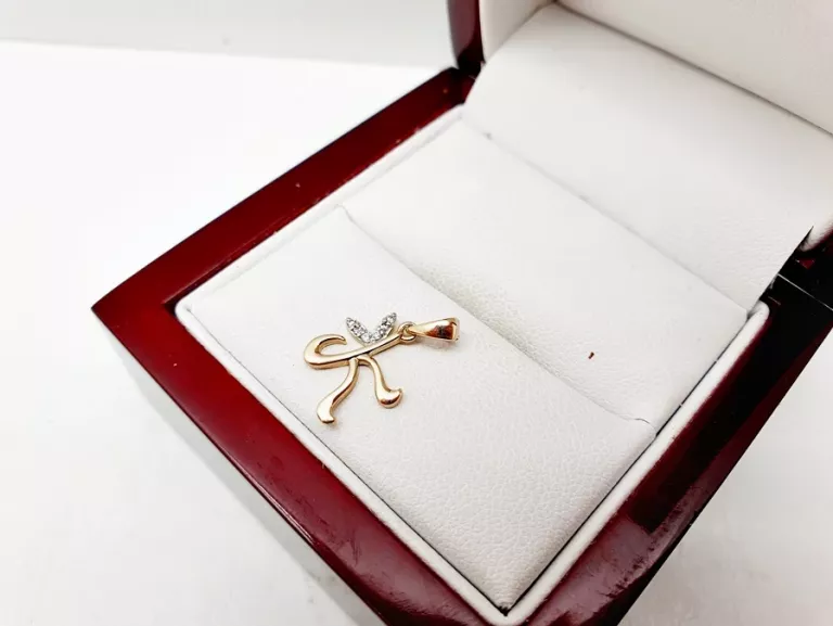 UROCZA DELIKATNA ZŁOTA ZAWIESZKA LITERKA K CYRKONIE P333 8CT 0,44G