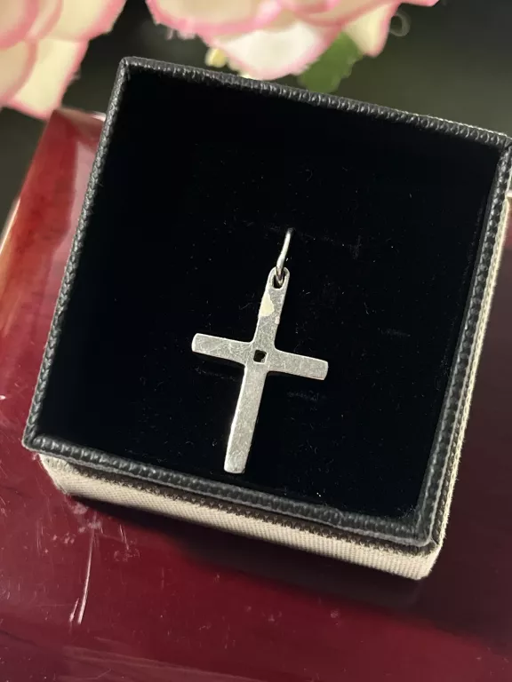 SREBRNY KRZYŻYK 1,5 G