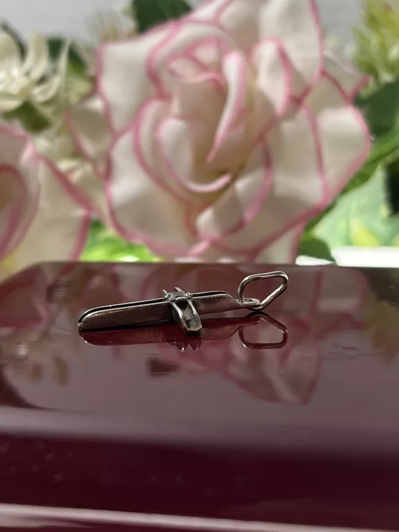 SREBRNY KRZYŻYK 1,5 G