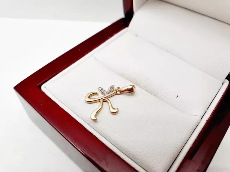 UROCZA DELIKATNA ZŁOTA ZAWIESZKA LITERKA K CYRKONIE P333 8CT 0,44G