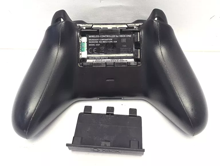 PAD DO XBOX ONE M:1537 CZARNY - WADA