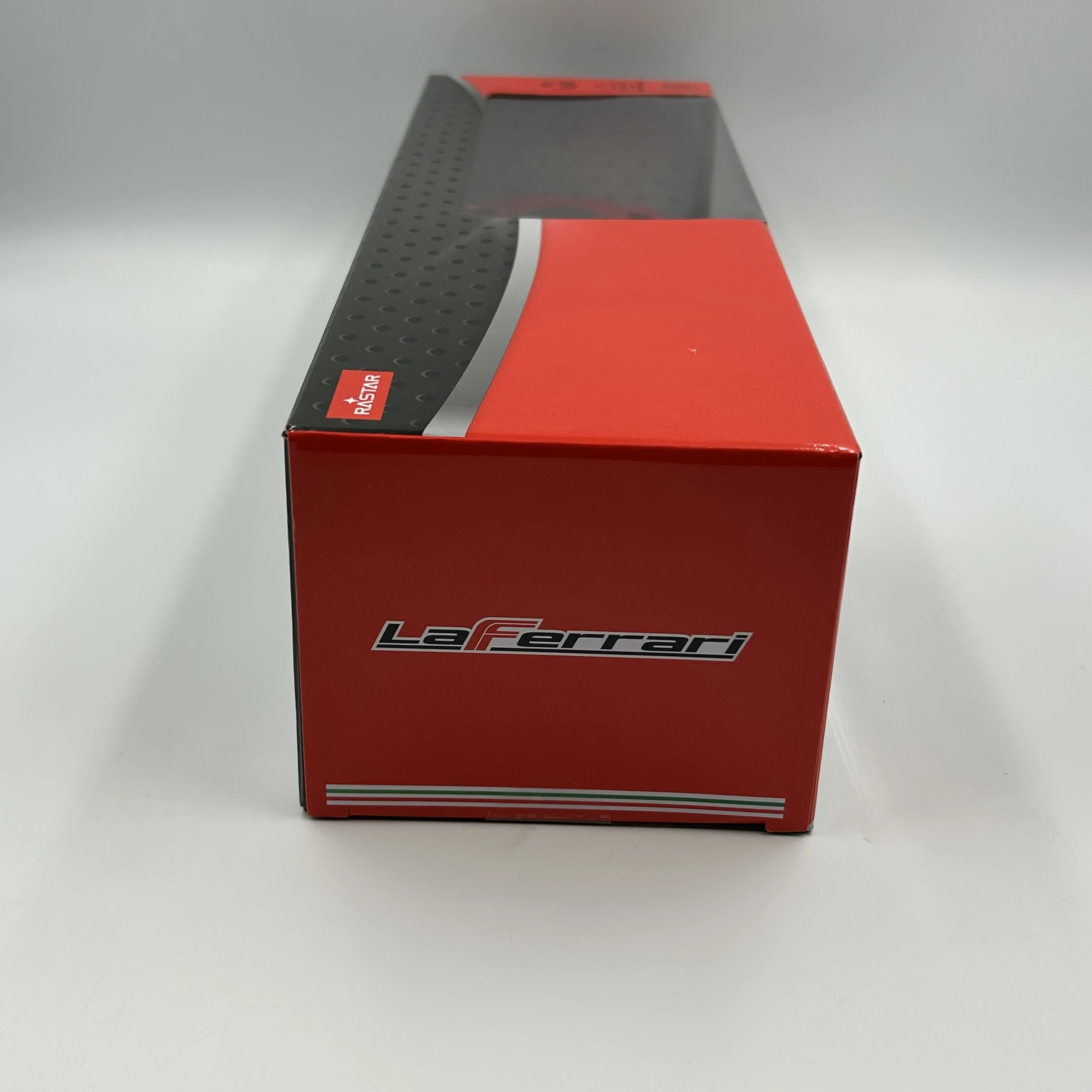 autko-zdalnie-sterowane-124-ferrari-laferrari-rastar-czerwone-ean-gtin-5609288323495