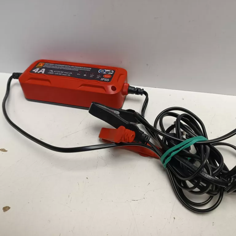 ŁADOWARKA PROSTOWNIK SAMOCHODOWY DO AKUMULATORÓW DC 2/4 A, 6V I 12V  IP55