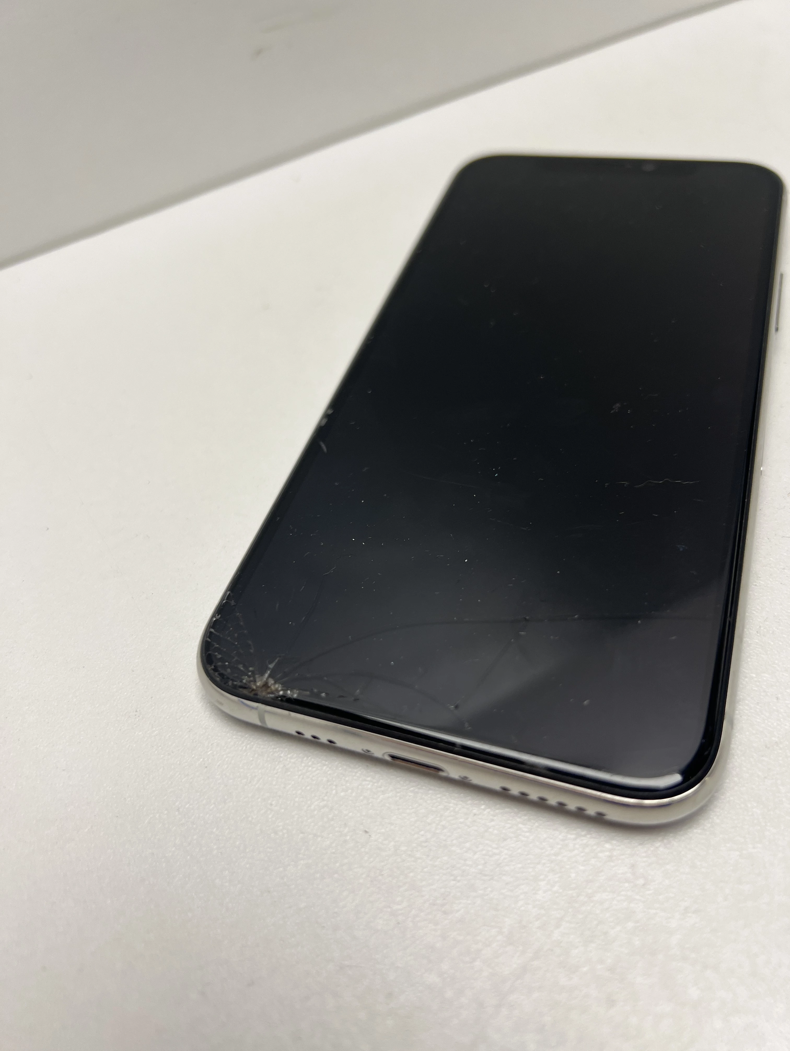 apple-iphone-11-pro-4-gb-256-gb-68-uszkodzony-wyswietlacz-kod-producenta-mwc62pma